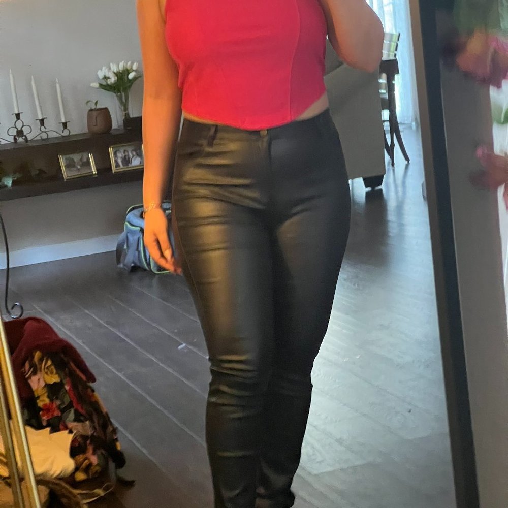 Fake leather skinny pants